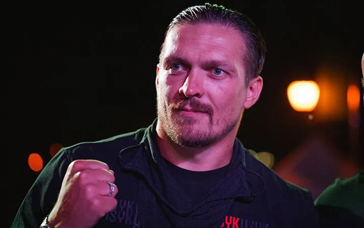 Александр Усик победил Даниэля Дюбуа в бою-реванше