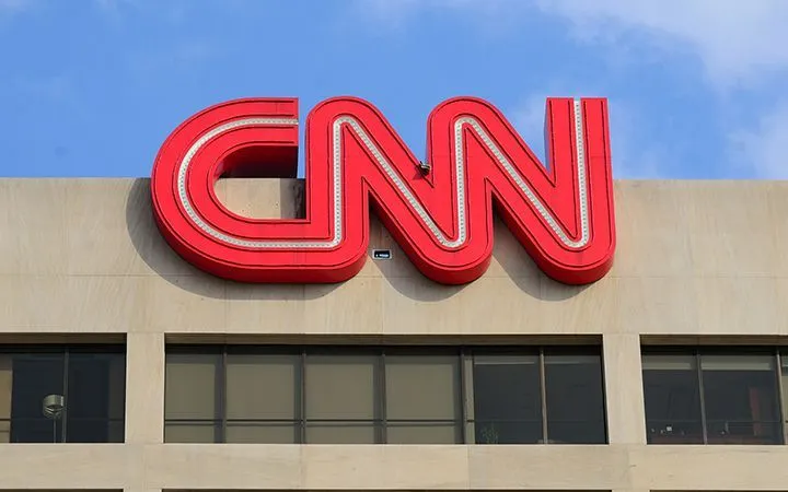 Власти защищают решение не пустить CNN, MS NOW и Politico в Белый дом