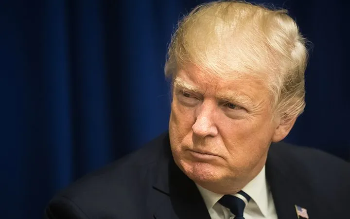 Трампа вырезали с фотографии победителей