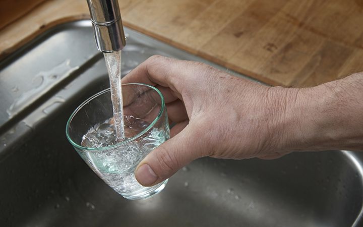 Конституция не гарантирует доступ к чистой воде 