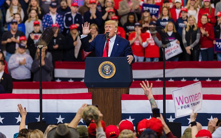 Дональд Трамп отменил требования к автопроизводителям, направленные на переход к электромобилям